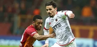 Serdar görüşme odasına
