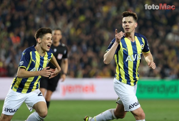 TRANSFER HABERİ | Fenerbahçe'de Altay Bayındır'ın ardından sıra onda! Yeni sözleşmeyi imzalıyor