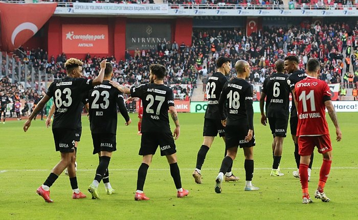 twente-besiktas-maci-ne-zaman-saat-kacta-hangi-kanalda-canli-yayinlanacak-uefa-avrupa-ligi-1738230542415.jpeg