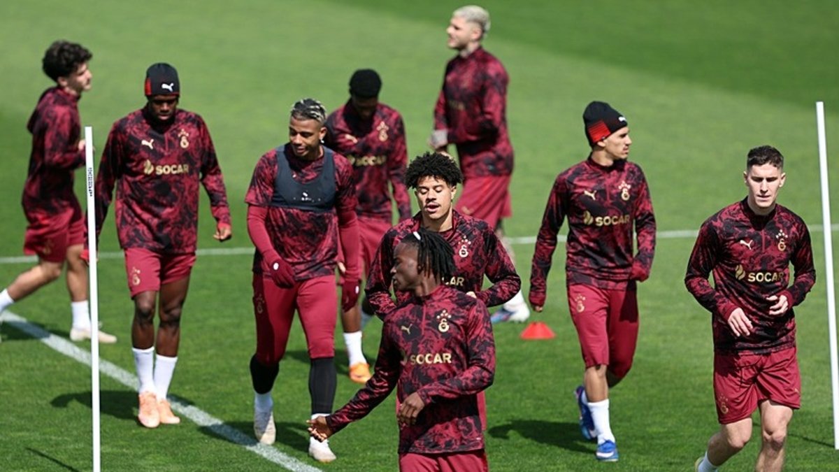 Galatasaray Liverpool maçına hazır! Sara için kutlama yapıldı