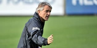 Mancini targets Kolarov & Valencia