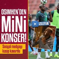 Osimhen'den mini konser!