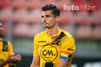 İngilizler duyurdu! Cocu Fenerbahçeli yıldızı transfer etmek istiyor