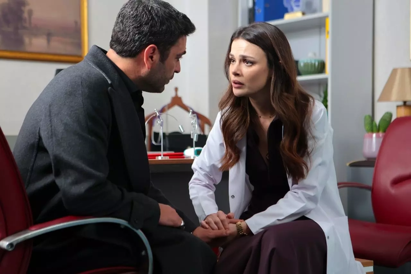 uzak-sehir-43-bolum-fragmani-uzak-sehir-yeni-bolumde-neler-olacak-1765797030890.png Uzak Şehir oyuncuları