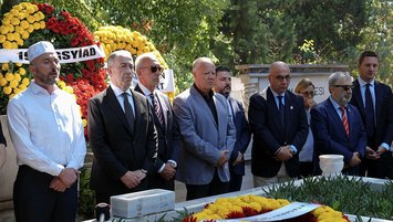 Metin Oktay kabri başında anıldı