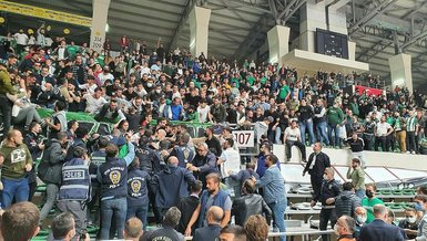 Bursaspor - Beşiktaş maçında taraftarlar arasında kavga!