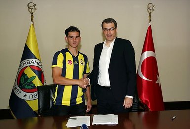 Robin van Persie Fenerbahçe’nin transferine engel oldu!