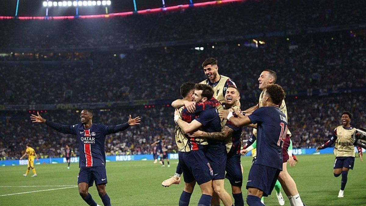 PSG'den tarihe geçen şampiyonluk! O rekorun yeni sahibi oldular PSG'den tarihe geçen şampiyonluk! O rekorun yeni sahibi oldular