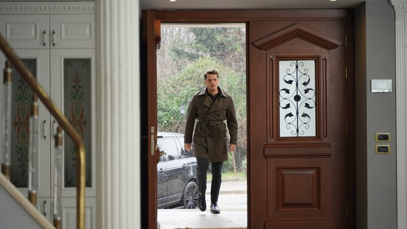 ayni-yagmur-altinda-1-bolum-izle-yeni-bolum-yayinlandi-mi-atv-canli-izle-1770657028967.jpg Aynı Yağmur Altında konusu ne?