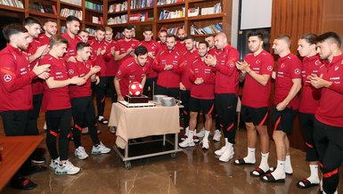 A Milli Futbol Takımı kampında Kaan Ayhan'ın doğum günü kutlandı