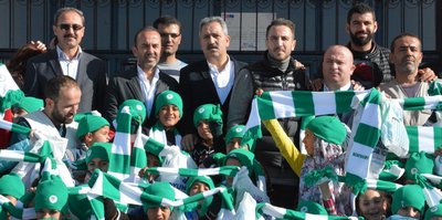 Konyaspor çocukları sevindirdi