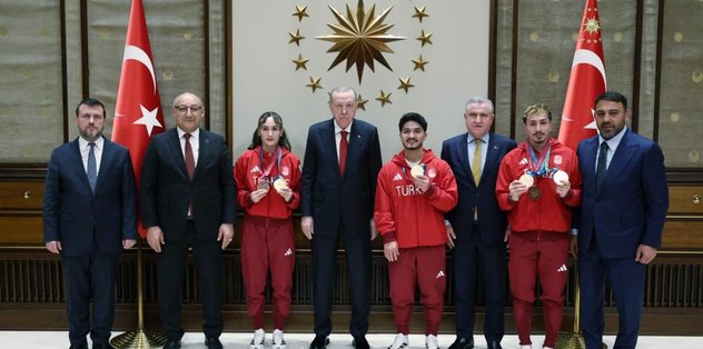 Başkan Recep Tayyip Erdoğan Dünya Şampiyonu haltercilerimizi kabul etti