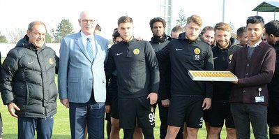 Başkan Kurt'tan Eskişehirspor'a ziyareti