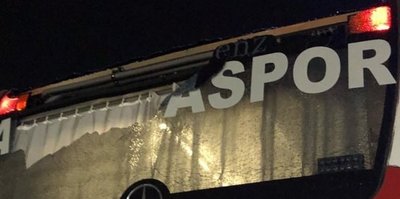 Antalyaspor otobüsüne taşlı saldırı
