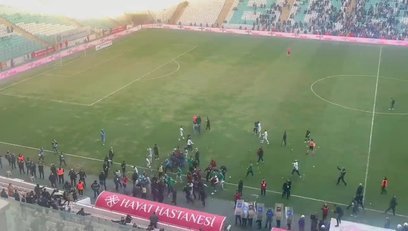 >Bursaspor - Diyarbekir Spor maçında ortalık karıştı!