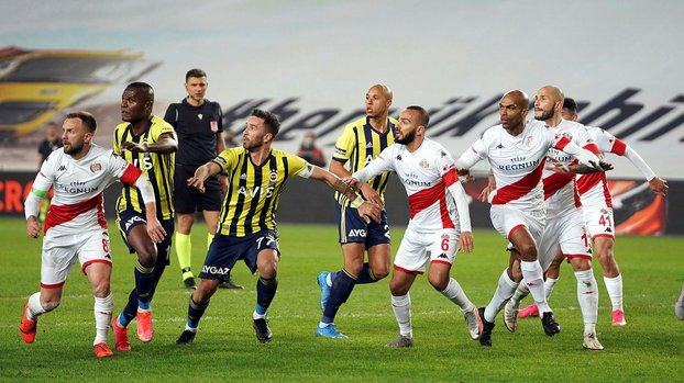 Fenerbahçe-Antalyaspor maçında iptal edilen penaltıda karar doğru mu? Canlı yayında yorumladılar #