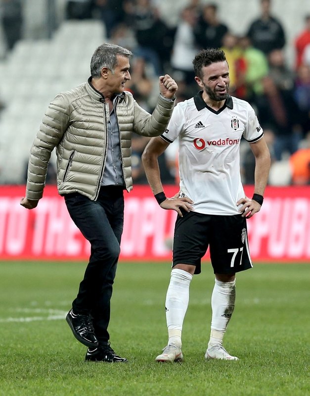 Åenol GüneÅten abisine sert gönderme: Tezgah!