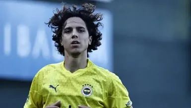 Emre Demir imzalıyor