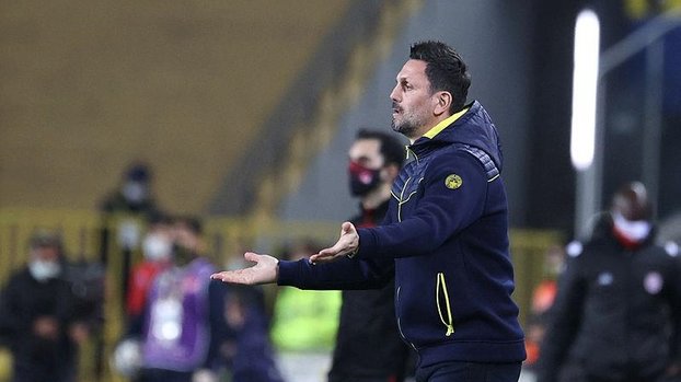 Fenerbahçe - Antalyaspor maçı sonrası Erol Bulut'tan Mesut Özil açıklaması! Kırık gibi bir şey yok #
