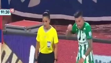 Medellin - Atletico Nacional derbisinde korkutan anlar