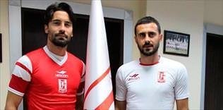 Ragıp ve Yiğitcan imzaladı