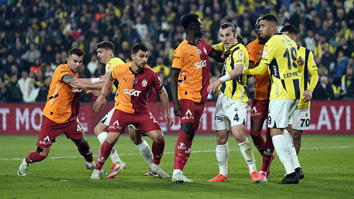 Fenerbahçe-Galatasaray derbisi tarihe geçti! Fenerbahçe-Galatasaray derbisi tarihe geçti!
