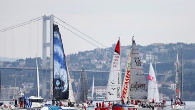 İstanbul Boğazı renklendi