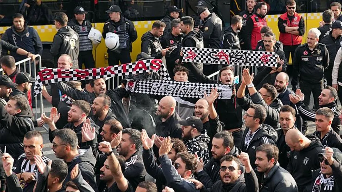 Beşiktaşlı taraftarlar Galatasaray derbisi için RAMS Park'a geldi.