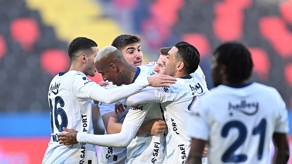 Gaziantep FK 1-4 Fenerbahçe | MAÇ SONUCU - ÖZET (Ziraat Türkiye Kupası) Gaziantep FK 1-4 Fenerbahçe | MAÇ SONUCU - ÖZET (Ziraat Türkiye Kupası)