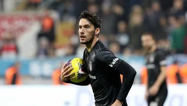 Umut Nayir gitmiyor