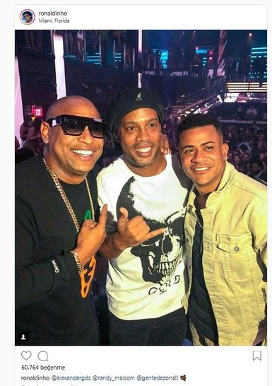 Ronaldinho müzik sektöründeki dostlarıyla