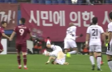 Güney Kore Ligi’nde korkutan olay! Boynu kırıldı...