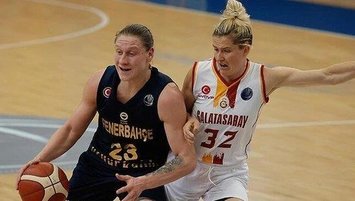 Kadınlar kapışıyor