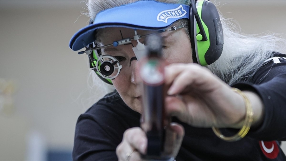 Milli para atıcı Aysel Özgan'ın hedefi zirvedeki yerini rekorlarla sağlamlaştırmak!