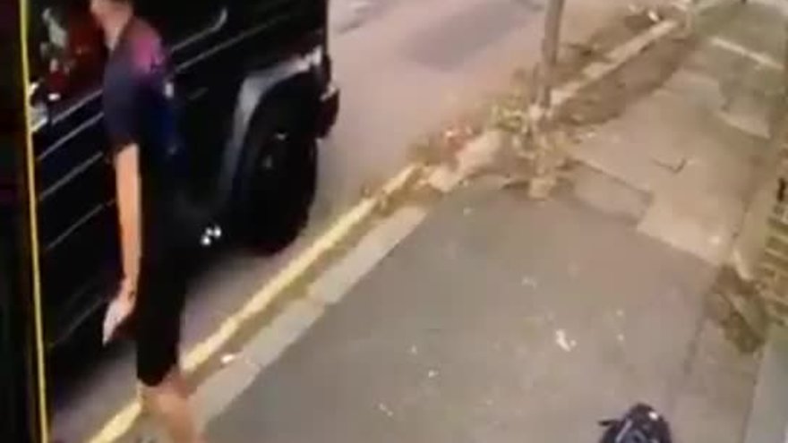 Mesut Özil'e bıçaklı saldırı girişimi