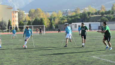 Denizlisporlu yöneticiler ampute futbol takımıyla maç yaptı