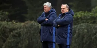 Advocaat yeni sezonu planlıyor