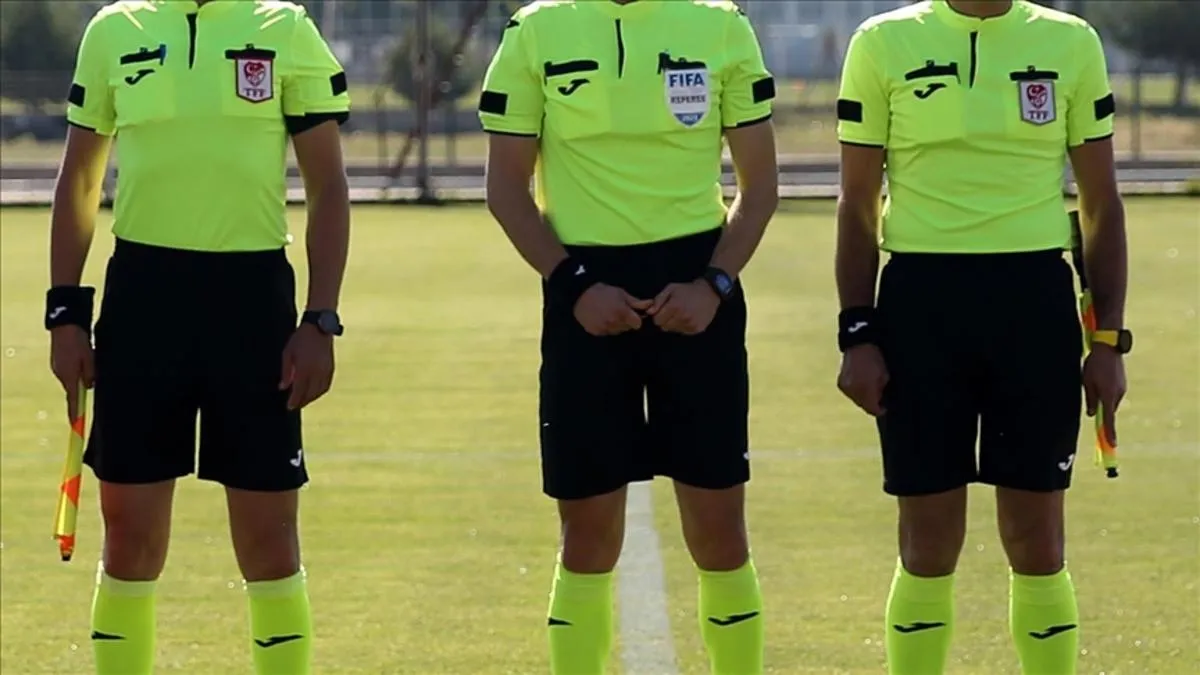 Altay-Eskişehirspor maçının hakemine bıçaklı saldırı