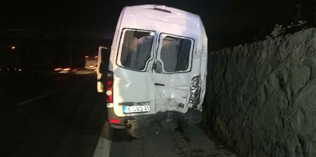 Bursaspor taraftarlarını taşıyan minibüsüne TIR çarptı
