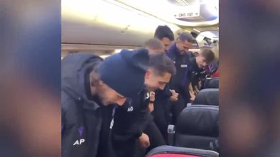 Altay galibiyeti sonrası trabzonsporlu futbolcuların uçaktaki büyük coşkusu! (TS spor haberi)
