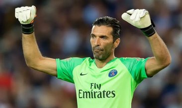 Dani Alves PSG'den ayrıldığını duyurdu