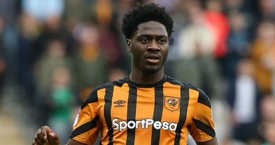 Sağ bek için ya Ola Aina ya Opare