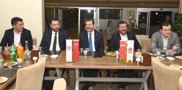 Karesispor basket takımına moral yemeği
