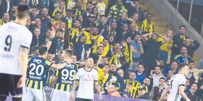Olaylı Fenerbahçe-Beşiktaş derbisinde ilginç fotoğraf!