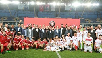 'TFF Omuz Omuza Gösteri Maçı' Mersin'de oynandı!