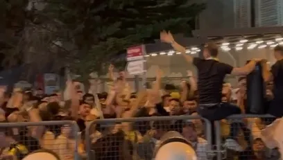 Aziz Yıldırım'ı destekleyenler zaferi böyle kutladı!