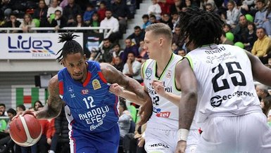 Anadolu Efes Partizan önünde