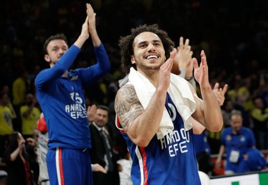 Anadolu Efes’in yıldız ismi Shane Larkin hayata basketbolla tutunmuş!