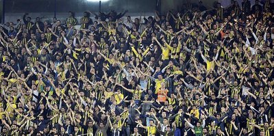 Fenerbahçe taraftarı tribüne döndü