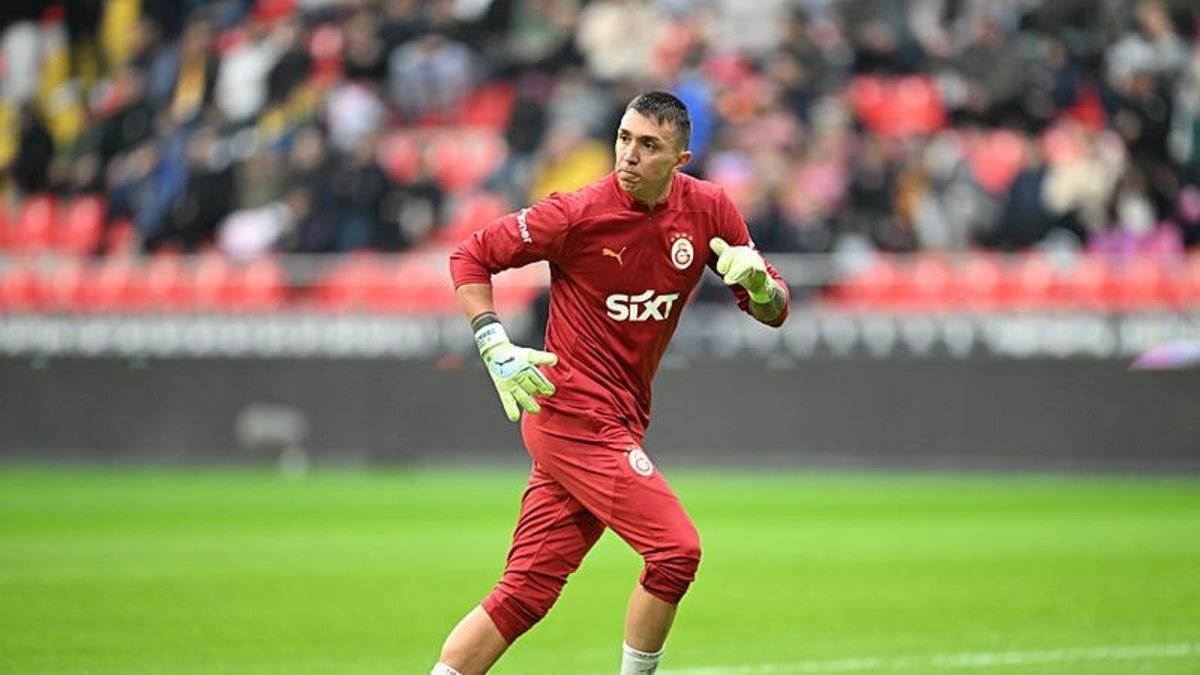 Muslera dönecek